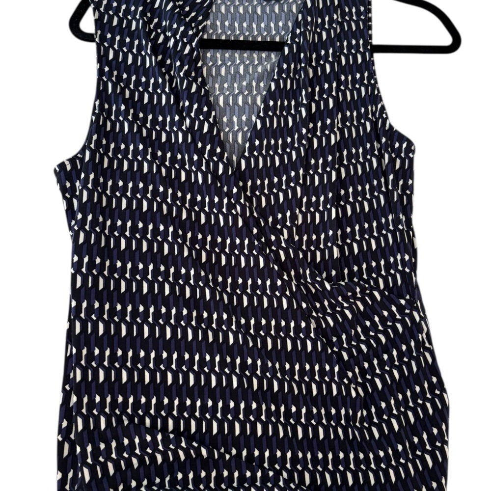 Tahari Navy and White Patterned Sleeveless Plunging Vneck Top Blouse size Large